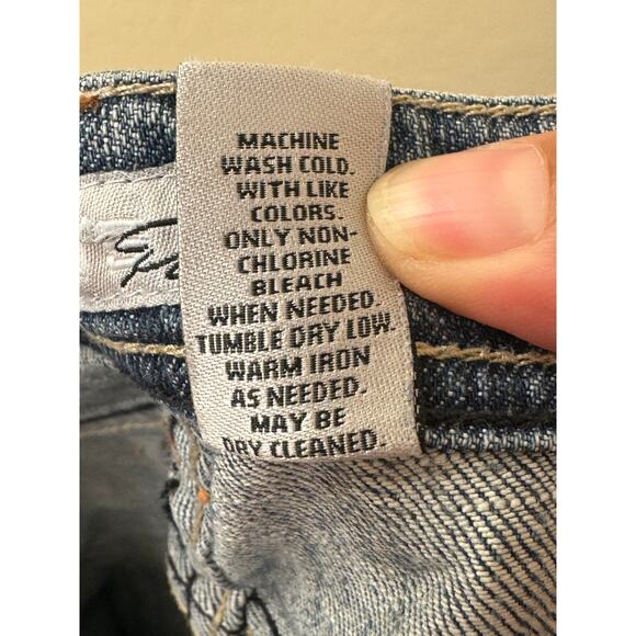 Chico's Platinum Solitaire Capri Cutoff Style Denim Jeans Fashion Size 3 (16) - Picture 8 of 8